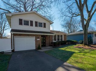 9149 Foliage Ln, Munster, IN