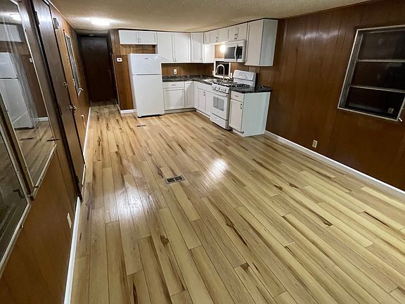 2nd image of 20 Cayuga Blvd Trailer 19