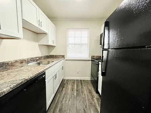 Collinwood Apartments Photo 1