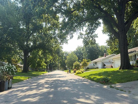4th image of 2208 Parkview Dr