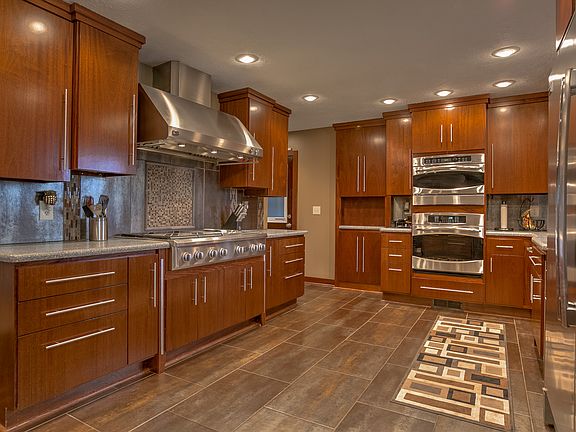 Outstanding kitchen!!