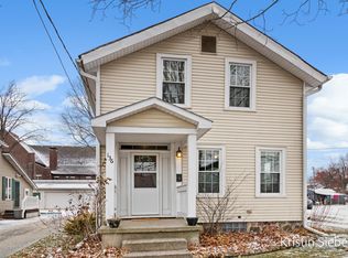 136 E Adams St, Ionia, MI 48846