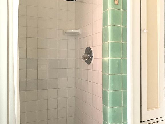 5th image of 196 Linwood Ave APT 3