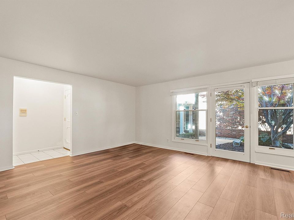 885 N Old Woodward Ave Apt 9, photo 6