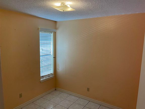 4th image of 100 Aurora St #464