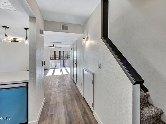 4th image of 1601 W SUNNYSIDE Drive #101