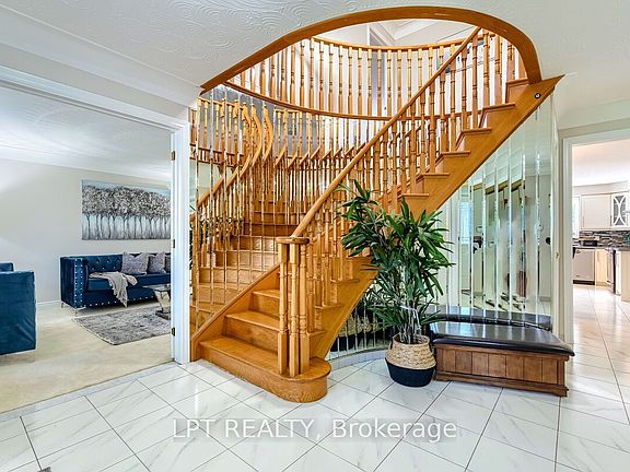 5th image of 16 Vogue Ct