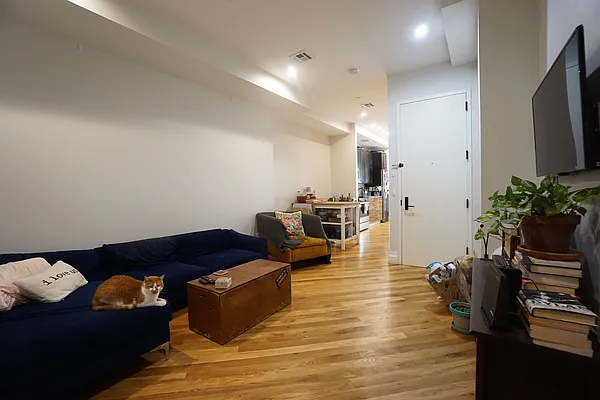 Rented by Rennit Inc. | media 31