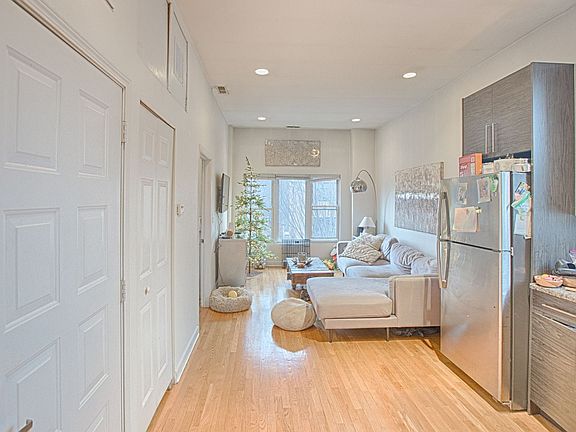 4th image of 838 N Hoyne Ave APT 3F