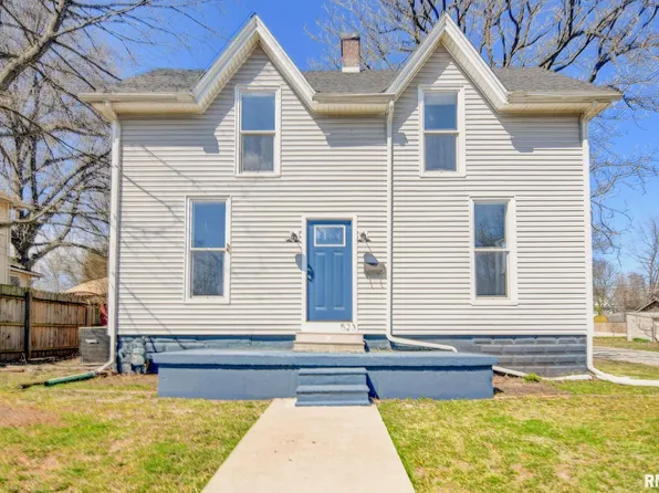 523 E Poplar St, Taylorville, IL 62568