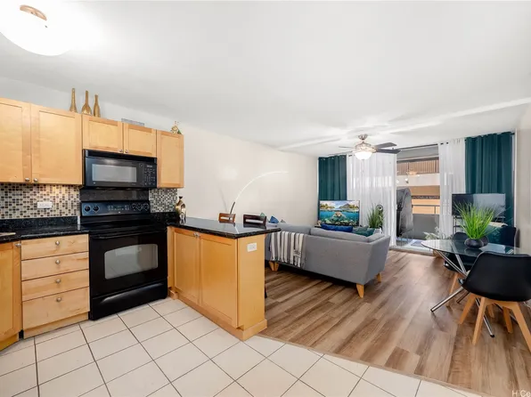430 Kaiolu St APT 302, Honolulu, HI 96815