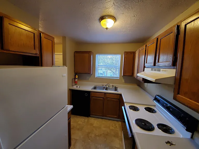 149 E Willow Ct — Photo 8