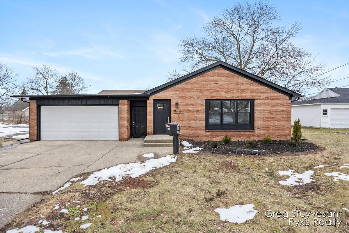 1629 Kentfield St SW photo 1