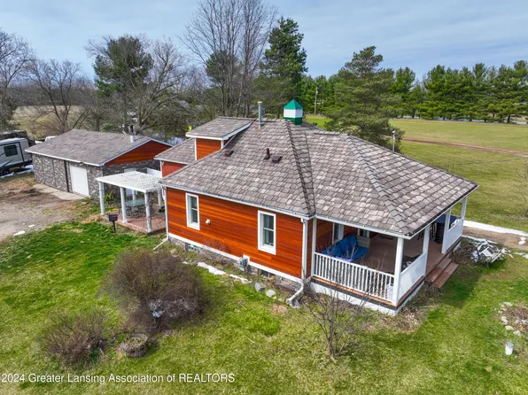 9383 White Rd, Linden, MI 48451