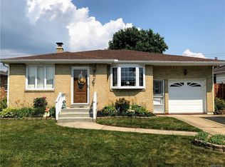 21 Helenbrook Ln, Depew, NY 14043