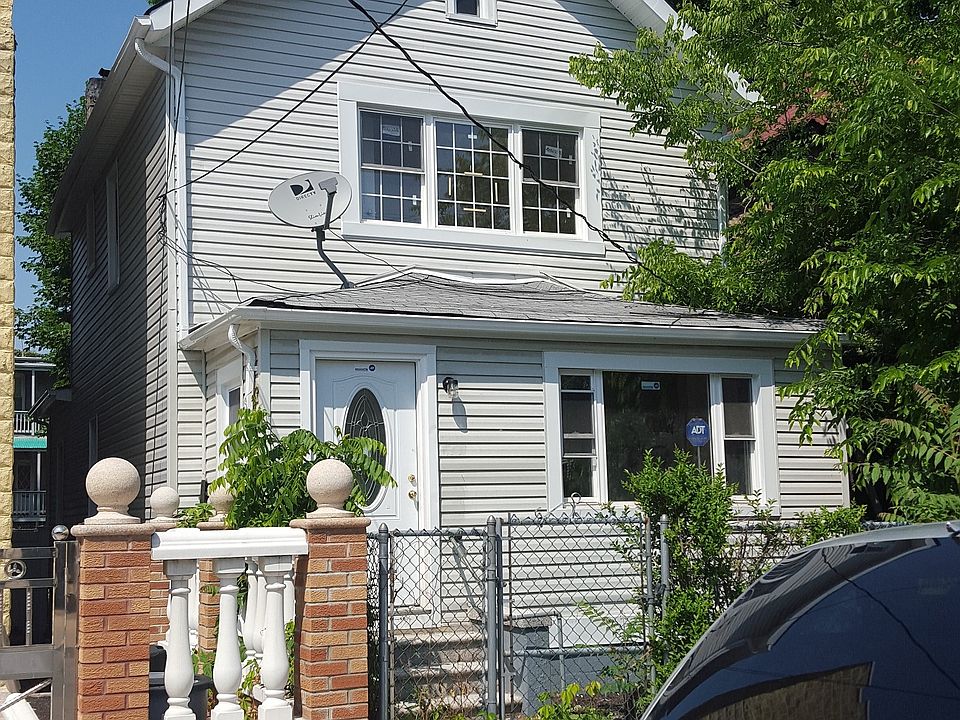 1st image of 831 E 229th St