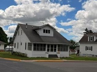 90 Park St, Benton, WI 53803