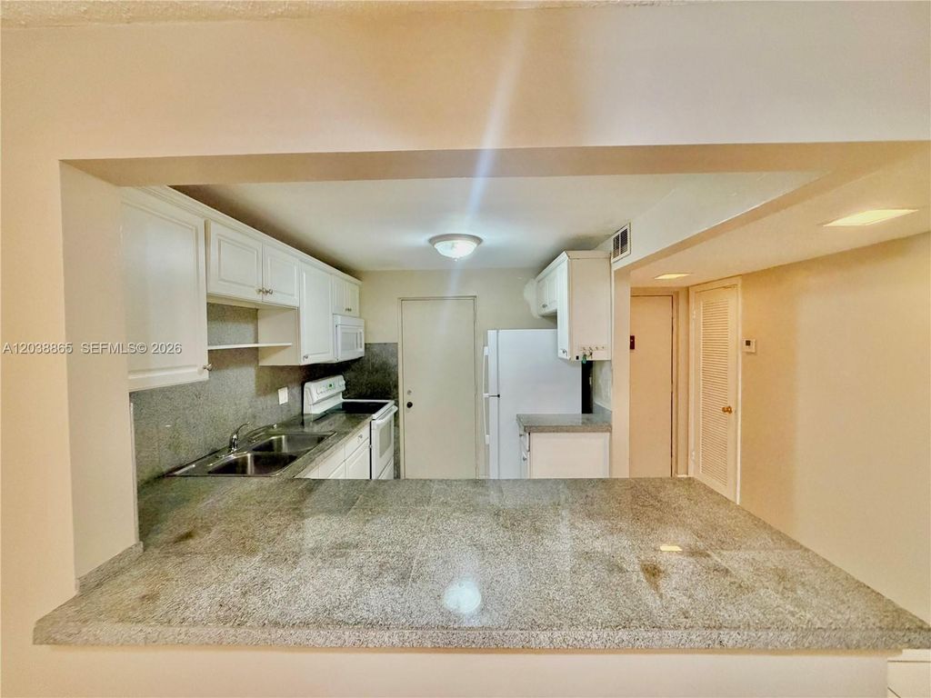 2320 S Cypress Bend Dr APT 206, photo 7