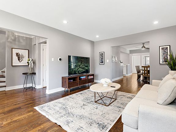 3rd image of 6758 N Artesian Ave
