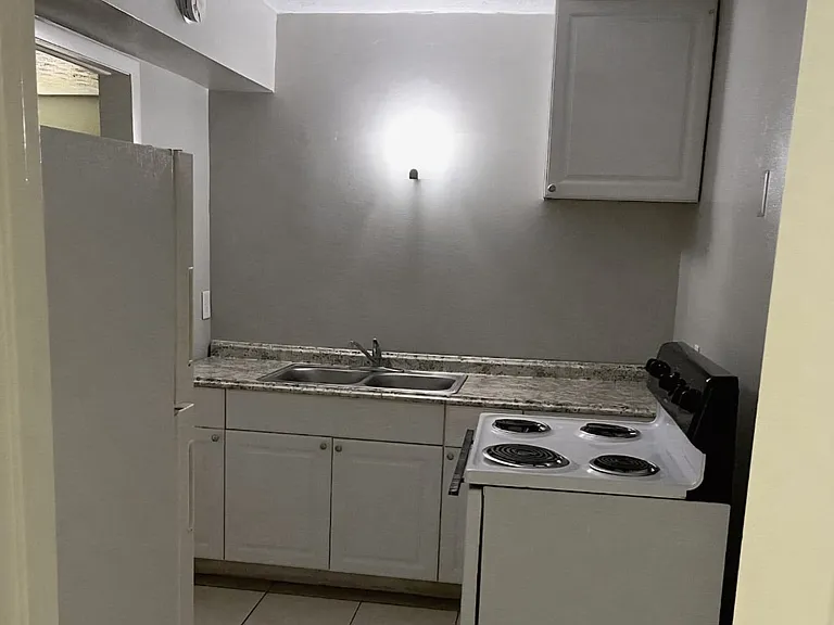 1079 Saint Clair St #6 — Photo 5