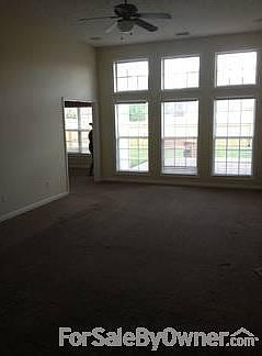 Great Room : overlooks deck/backyard