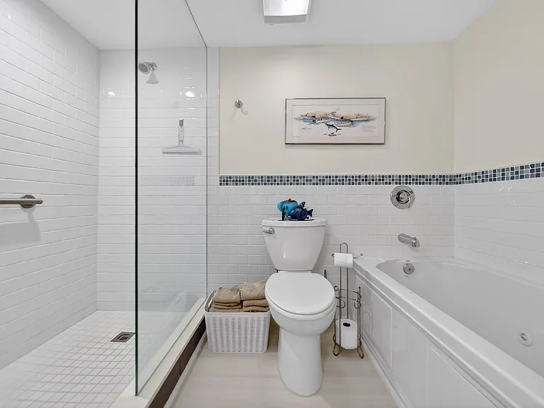 218 NE Edgewater Dr — Photo 34