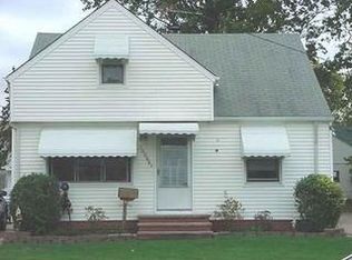 30064 Elgin Rd, Wickliffe, OH 44092