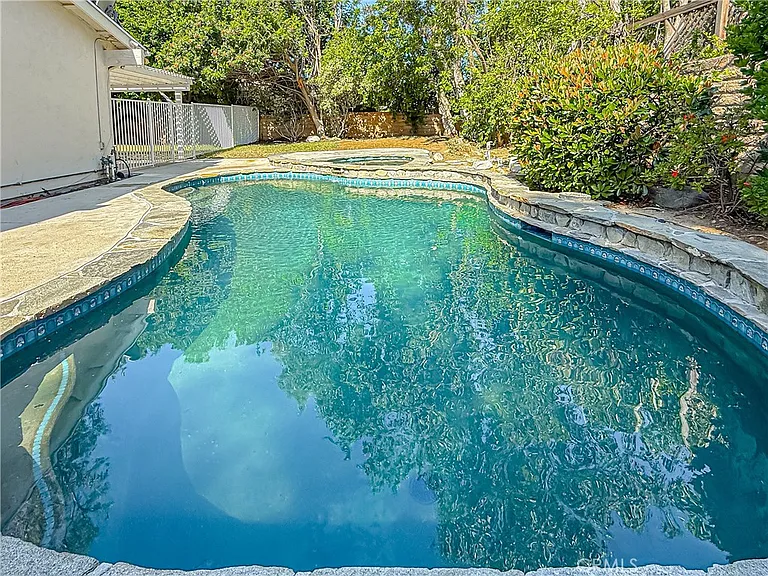 9201 Paso Robles Ave — Photo 55