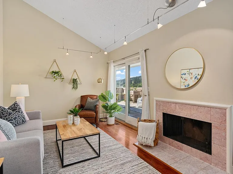 318 SE Spokane St #3 — Photo 23