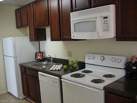 2nd image of 467 Lisa Sq APT 226