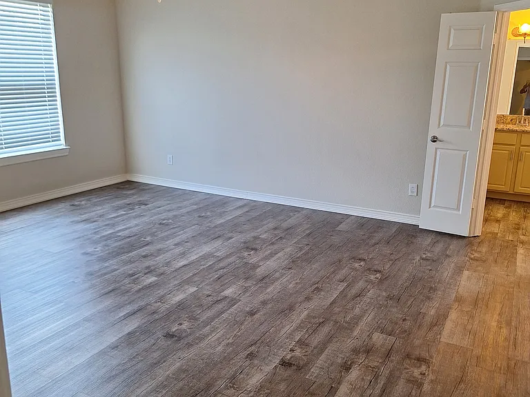 2045 Knights Ct — Photo 13
