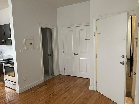 2nd image of 52-54 Lincoln Ave Unit 4