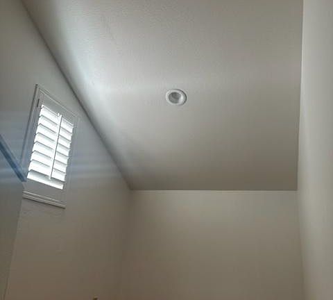 5th image of 582 W Huntington Dr