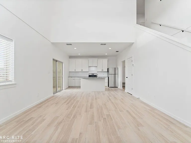 310 Homestead Ave #7 — Photo 4