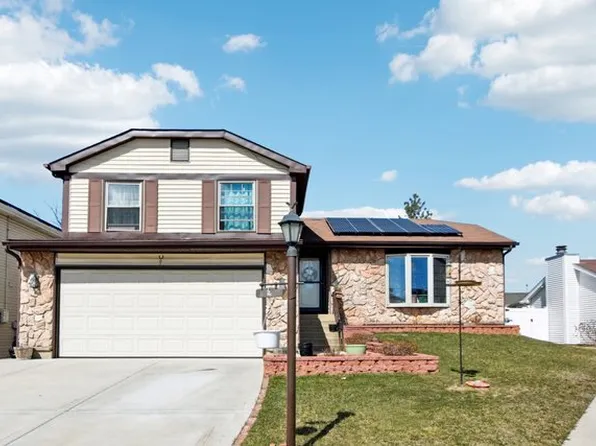 9 Greystone Ct, Streamwood, IL 60107