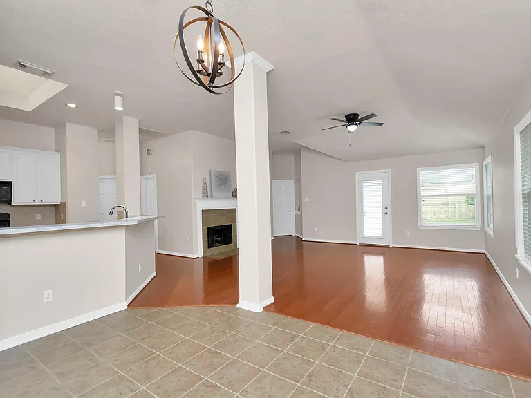 16510 Bluff Springs Dr — Photo 15