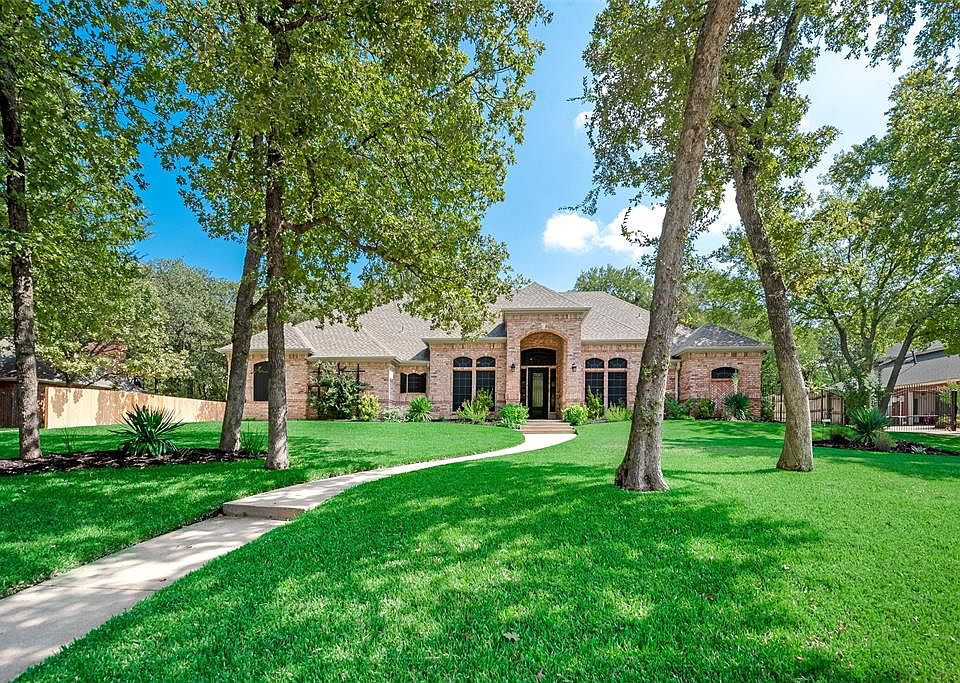 1st image of 913 Greenbriar Dr