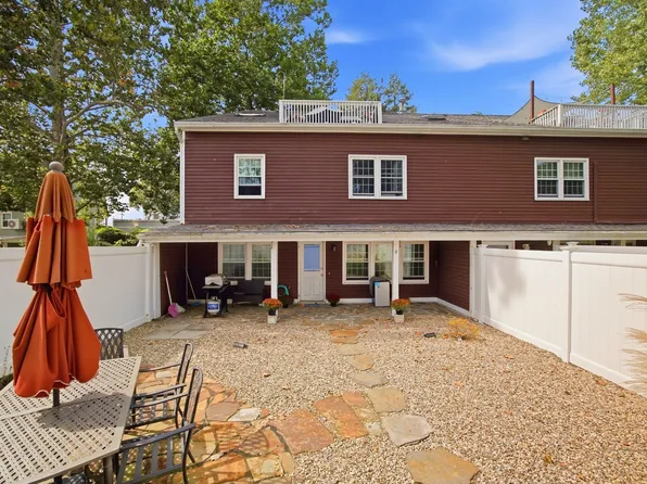 62 Main St #6-2, Hatfield, MA 01038