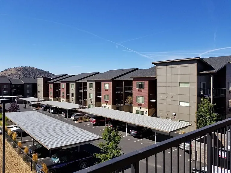 Bellevue Crossing — Photo 22