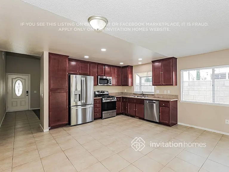 2155 E Alondra St — Photo 6