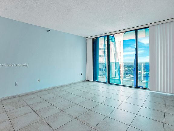 5th image of 20505 E Country Club Dr APT 1634
