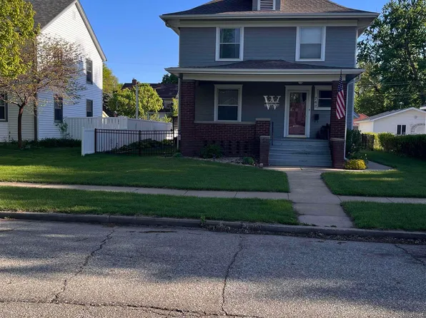 742 E 4th St, Fremont, NE 68025