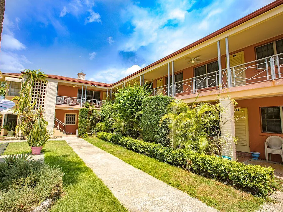 3637 S Olive Ave