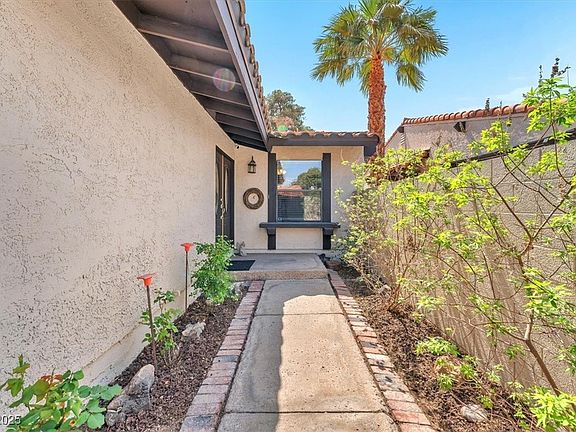 4th image of 2583 Egret Cir