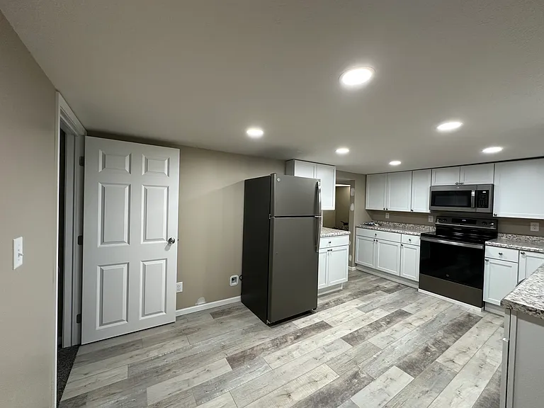 316 W 28th St #B — Photo 8
