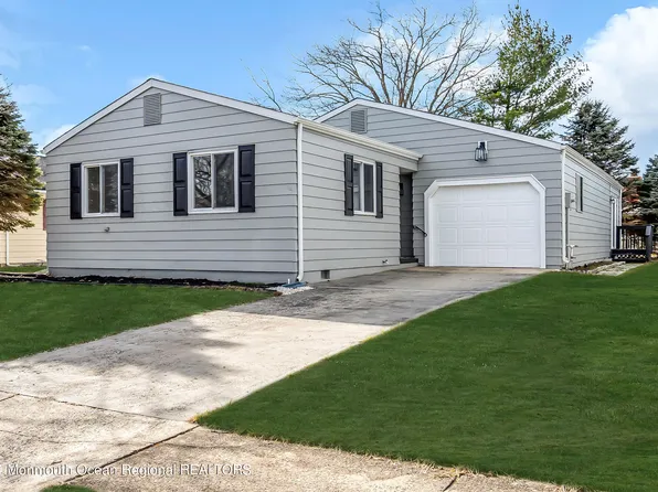 8 Venezia Street, Toms River, NJ 08757