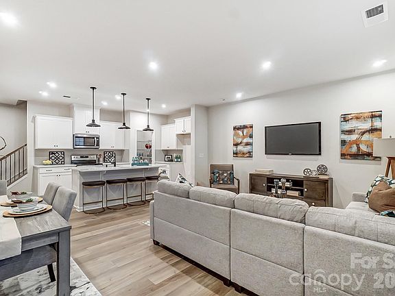 4th image of 5221 Wyes Oak Ln