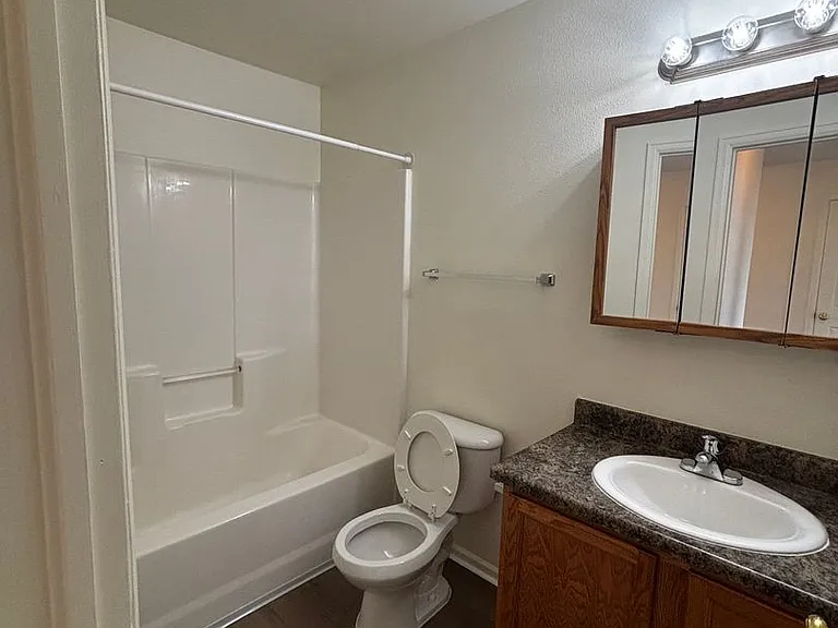 PM 280 - 639 W. 2nd Street — Photo 27
