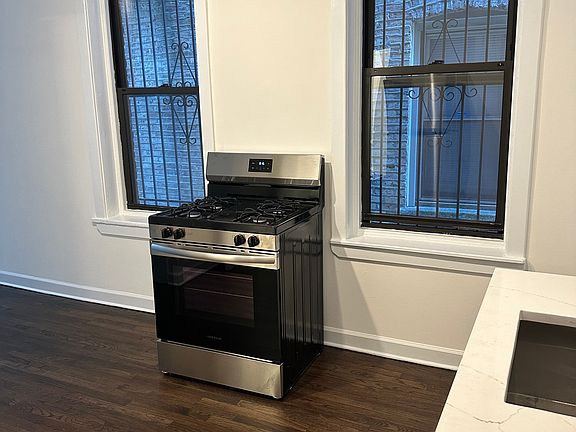 2nd image of 1228 N Greenview Ave #1F