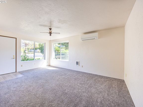 3rd image of 168 Walnut St